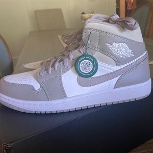 AIr Jordan 1 Mid: Linen